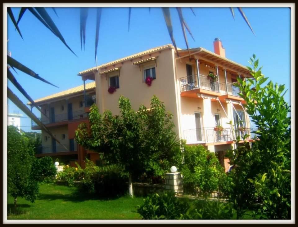 Αλκυονη Διαμερισματα Hotell Paralia Vrachou Eksteriør bilde